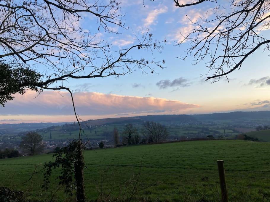 Bright, Airy Annex In Village With Stunning Views Apartment Stroud (Gloucestershire)
