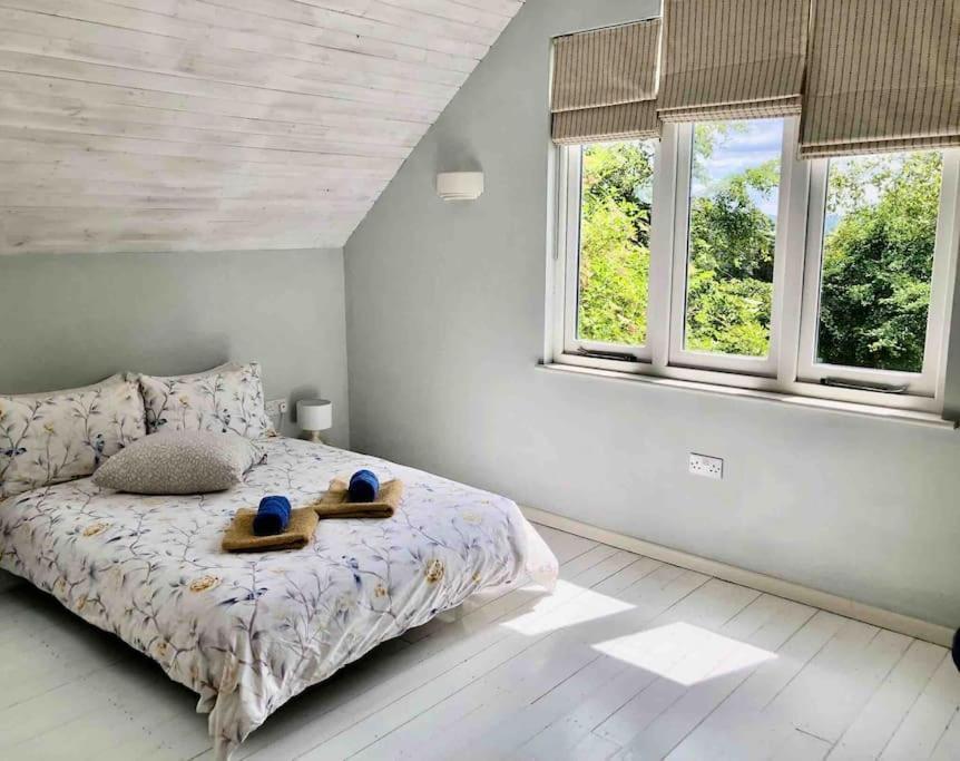 Bright, Airy Annex In Village With Stunning Views Stroud (Gloucestershire)