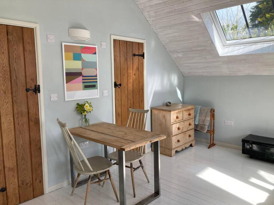Bright, Airy Annex In Village With Stunning Views *